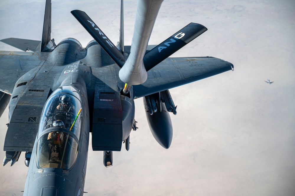 Strike Eagles in-air refuel for Operation Inherent Resolve