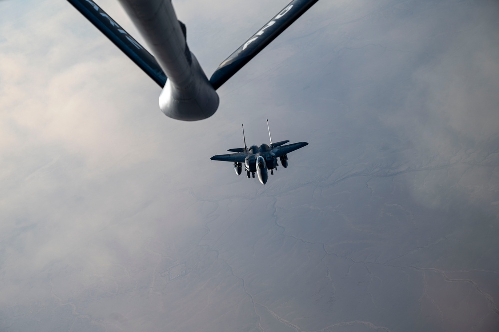 Strike Eagles in-air refuel for Operation Inherent Resolve
