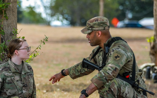 404 CA BN trains in Camp Santiago
