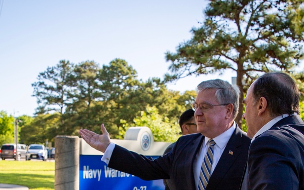 SECNAV visits NWDC