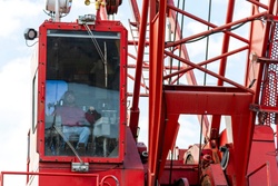 Heavyweight precision: Medium capacity fleet tackles 235,000-pound miter gates repairs [Image 7 of 41]