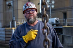 Heavyweight precision: Medium capacity fleet tackles 235,000-pound miter gates repairs [Image 11 of 41]