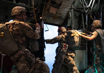 404th CA BN Jumps into Puerto Rico