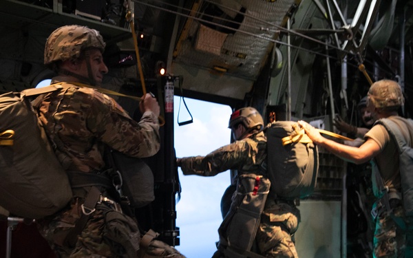 404th CA BN Jumps into Puerto Rico