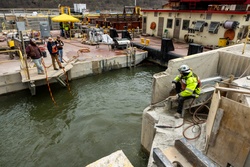 Heavyweight precision: Medium capacity fleet tackles 235,000-pound miter gates repairs [Image 34 of 41]