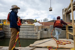 Heavyweight precision: Medium capacity fleet tackles 235,000-pound miter gates repairs [Image 38 of 41]