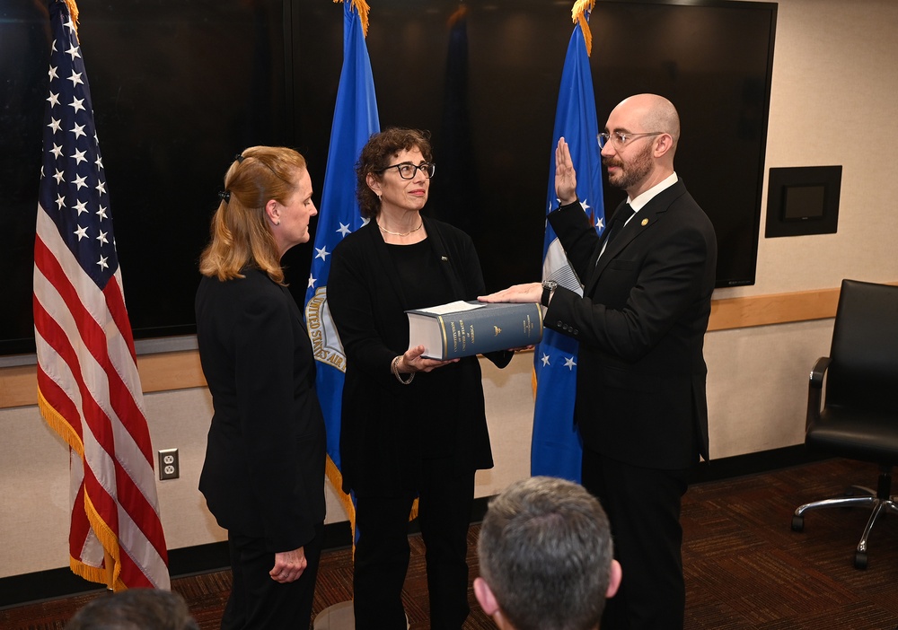 Deputy DS Hosts SES Ceremony