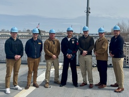BU1 Savon Hunte Reenlists in the Navy