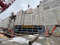 Miter gate installation begins at Chickamauga Lock