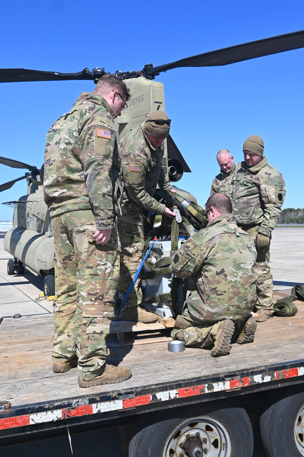 28th ECAB Chinook transports batteries to lighthouse in Delaware Bay