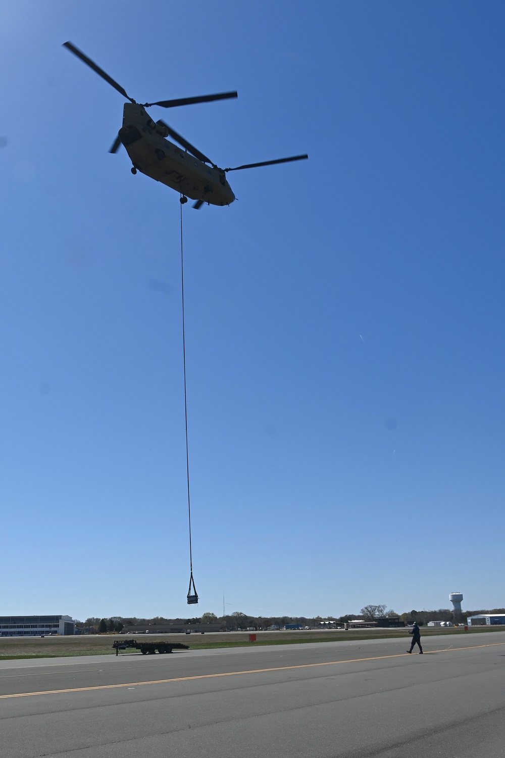 28th ECAB Chinook transports batteries to lighthouse in Delaware Bay
