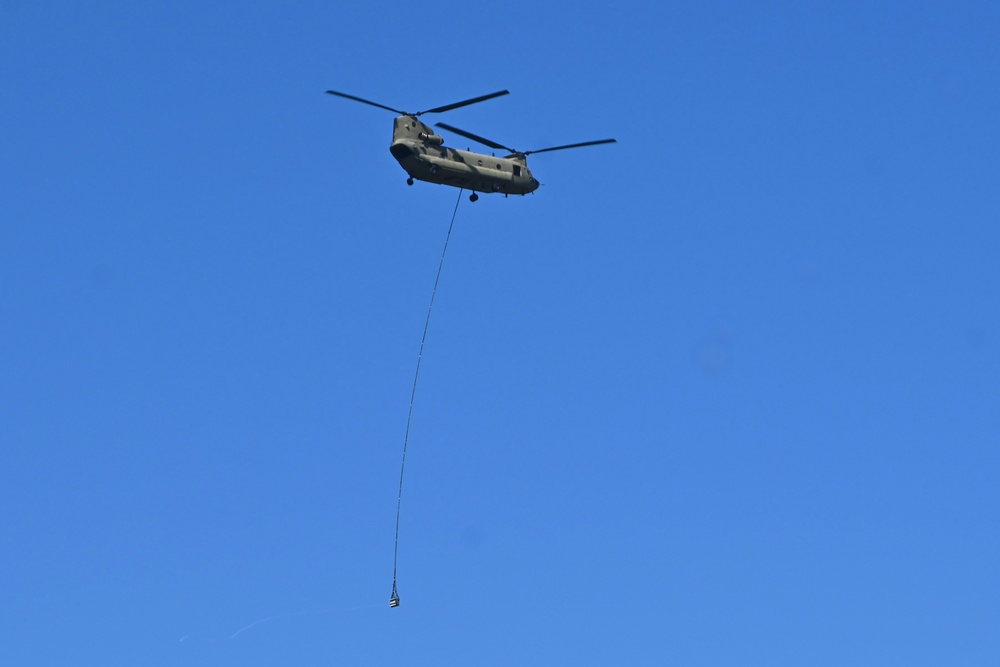28th ECAB Chinook transports batteries to lighthouse in Delaware Bay