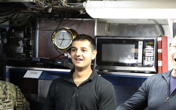 Rear Adm. Treanor, World-class chef Robert Irvine visits USS Albany