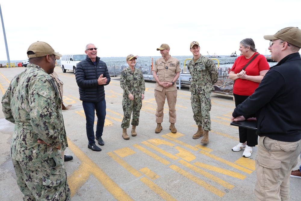 Rear Adm. Treanor, World-class chef Robert Irvine visits USS Albany