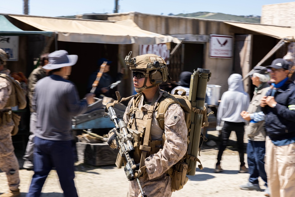 U.S. Marines demonstrate infantry immersion trainer for think tank
