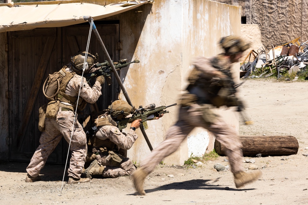 U.S. Marines demonstrate infantry immersion trainer for think tank
