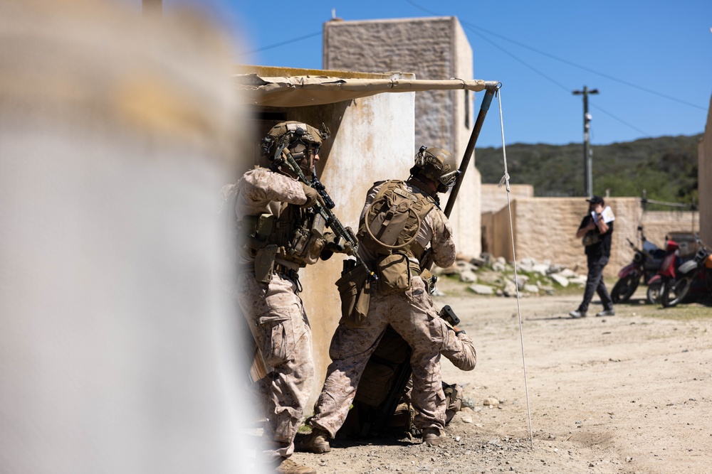U.S. Marines demonstrate infantry immersion trainer for think tank