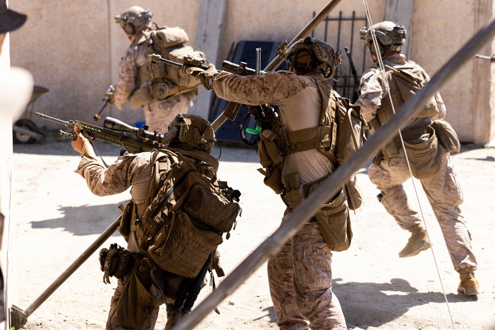 U.S. Marines demonstrate infantry immersion trainer for think tank