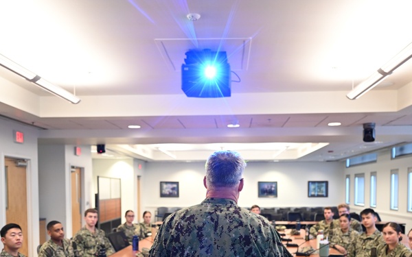 U.S. Navy Midshipmen visit ONI