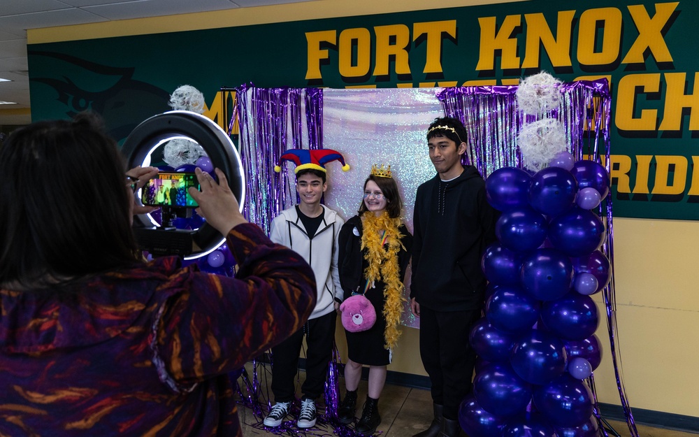Fort Knox Middle High School ‘purples up’ for Month of the Military Child