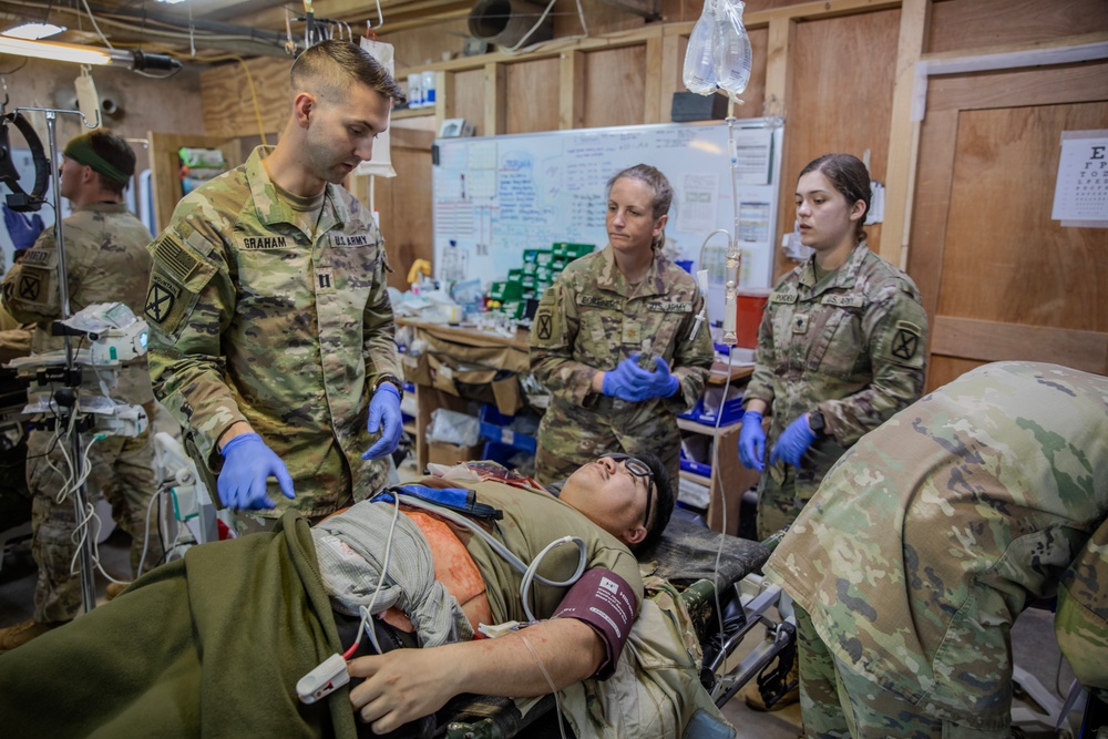 10th Mountain Division Medical Team Prepares Simulated Casualty for Surgery in Mass Casualty Drill at Al-Tanf
