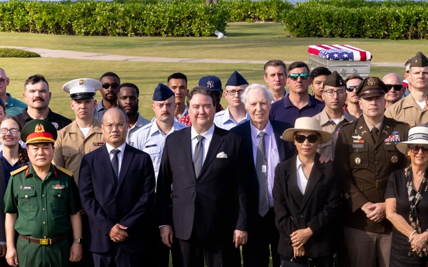 U.S. Ambassador Marc E. Knapper, VNOSMP and DPAA personnel conduct repatriation ceremony - 25-2VN