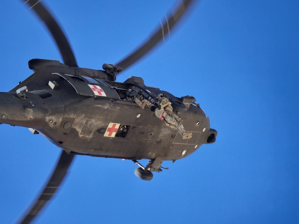 U.S. Soldiers conduct training on aerial medical evacuation