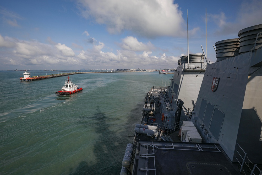 USS Milius (DDG 69) Departs Singapore