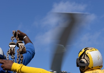 USS Curtis Wilbur (DDG 54) Conduct Flight Operations