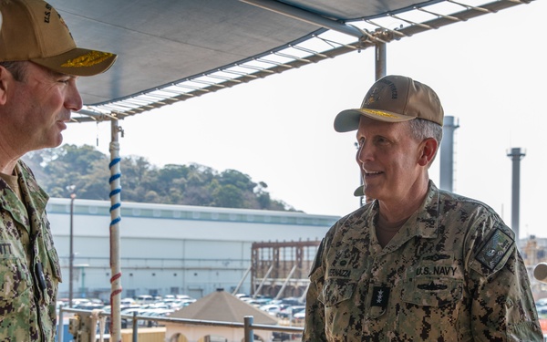 Commander, Naval Information Forces visits USS Blue Ridge