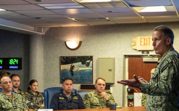 Commander, Naval Information Forces visits USS Blue Ridge