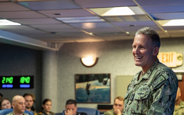 Commander, Naval Information Forces visits USS Blue Ridge