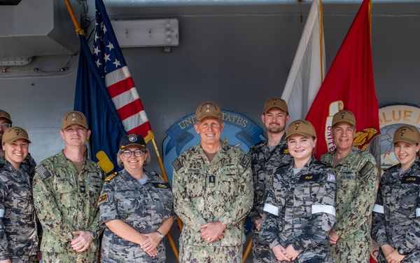 Commander, Naval Information Forces visits USS Blue Ridge