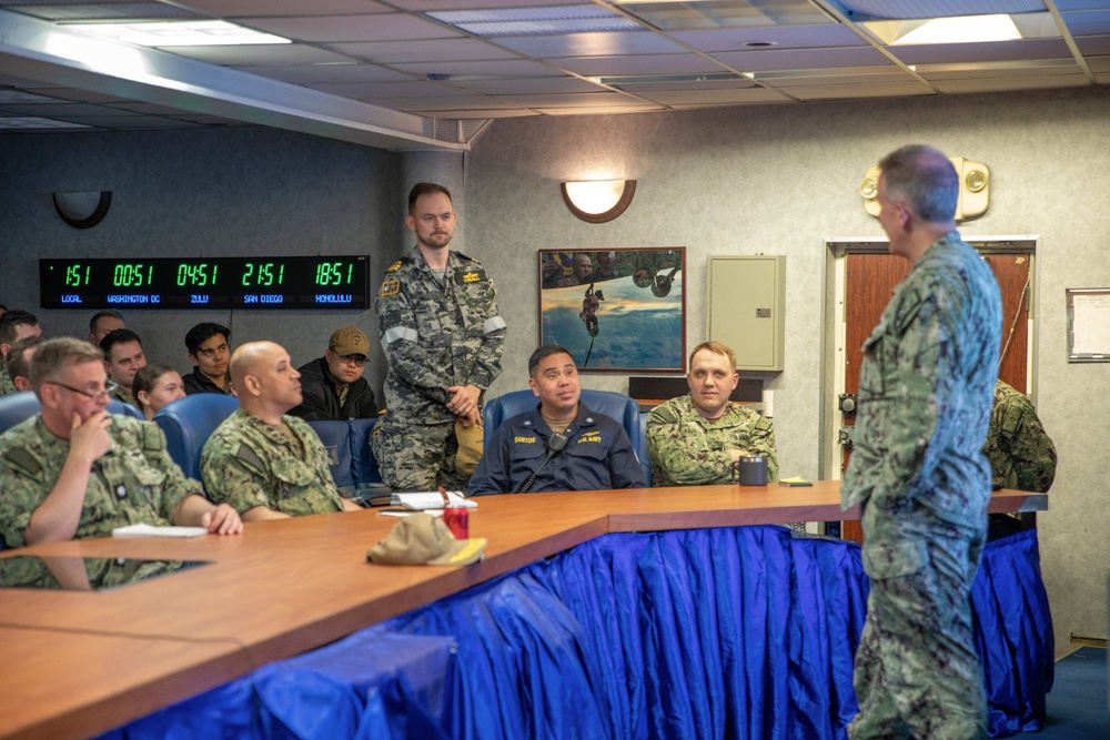 Commander, Naval Information Forces visits USS Blue Ridge Commander, Naval Information Forces visits USS Blue Ridge