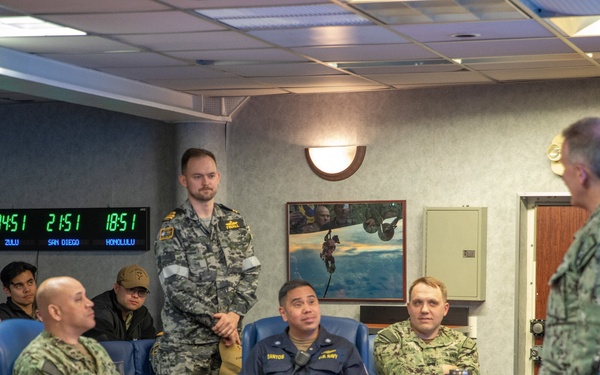 Commander, Naval Information Forces visits USS Blue Ridge
