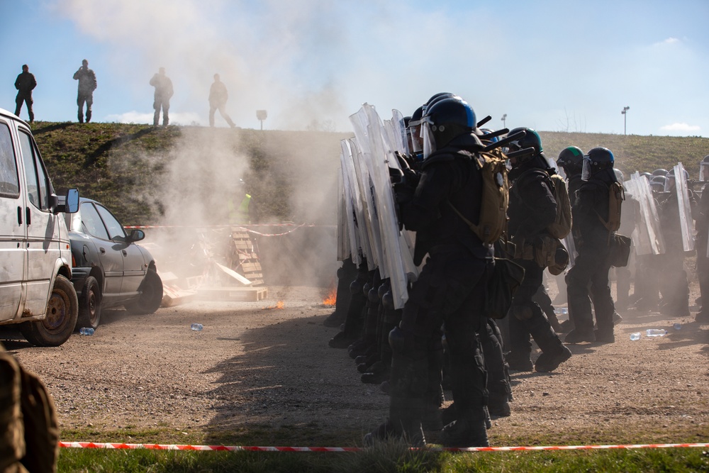 Multinational soldiers assigned to NATO-led KFOR mission conduct CRC training