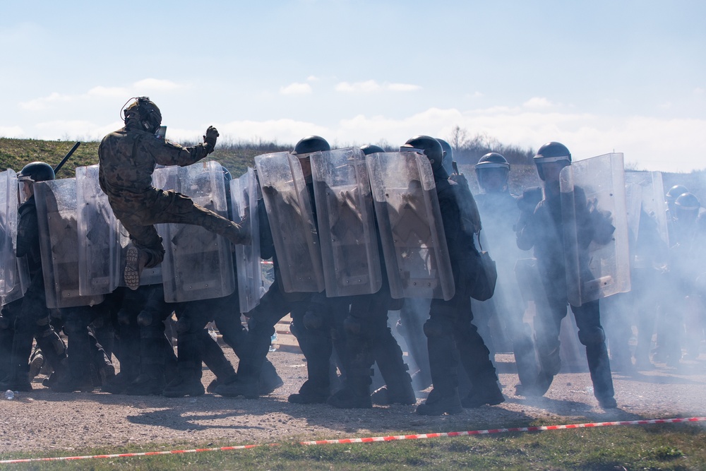 Multinational soldiers assigned to NATO-led KFOR mission conduct CRC training