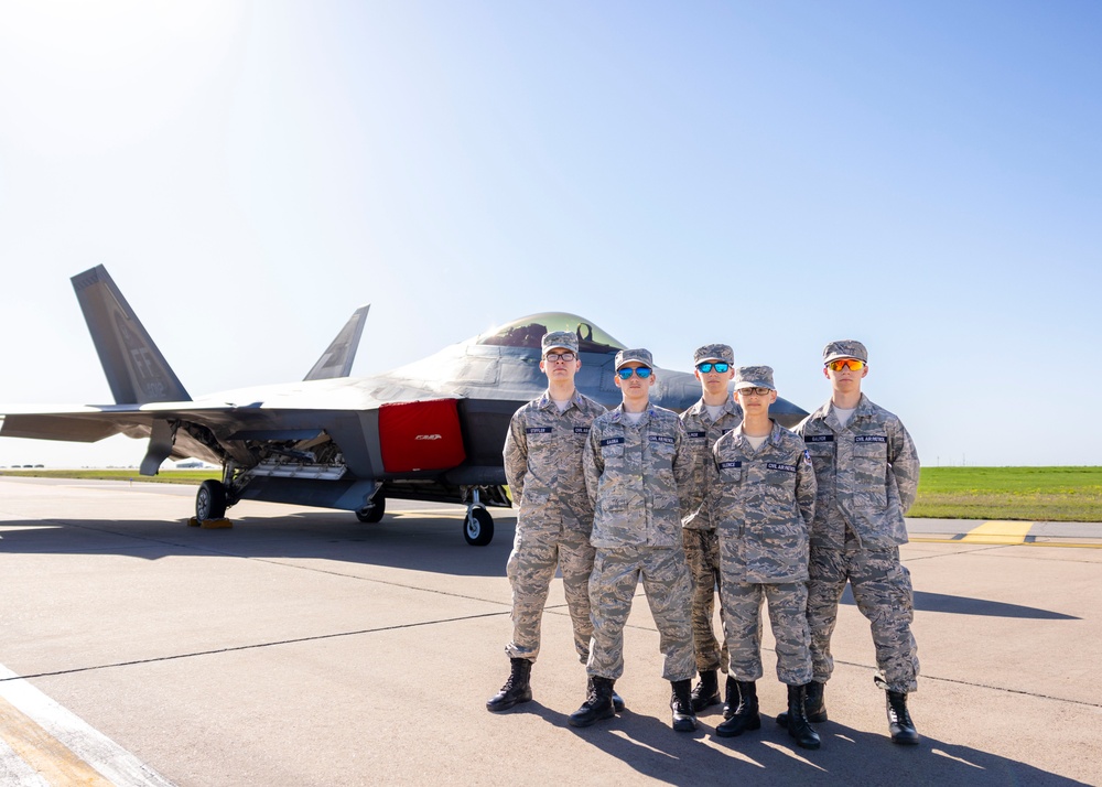 Oklahoma Civil Air Patrol Cadets meet F-22 Demonstration Team