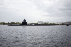 USS Toledo (SSN 769) Enters Dry Dock 2 at Norfolk Naval Shipyard