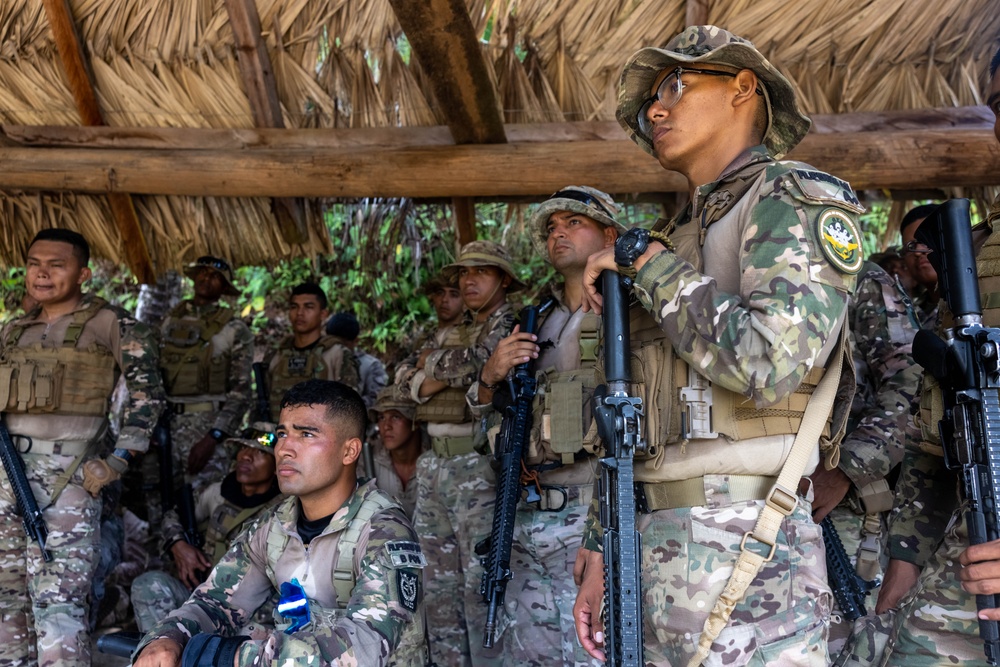 1st Battalion, 8th Marines and Panamanian security forces zero their rifles
