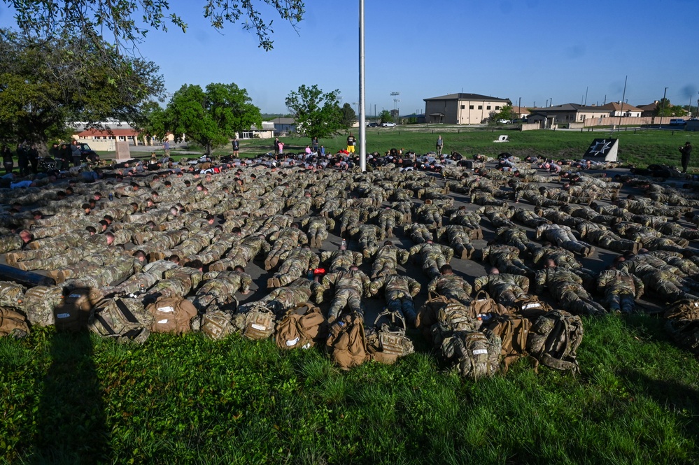 Memorial Push-ups at Special Warfare Annual Schroeder Memorial Ruck
