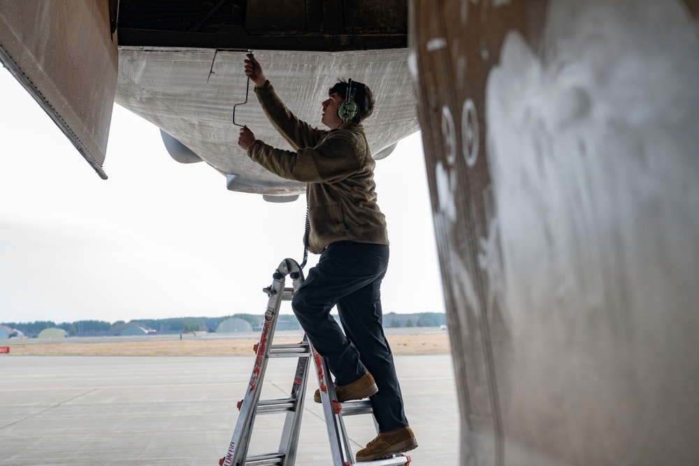 B-1B Lancers arrive at Japan for BTF 25-2 Deployment