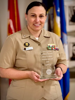 NMRTC San Diego  XO Honored with 2025 ACHE Navy Regent Senior-Level Career Healthcare Executive Award