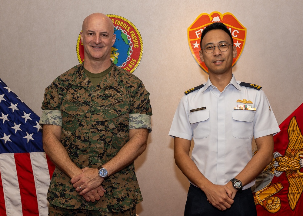 DCOMMARFORPAC meets with Singapore Armed Forces CoS DV