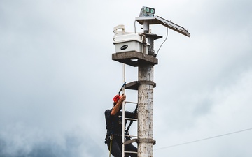 U.S. Coast Guard Aids to Navigation Team Honolulu restores Lahaina Range
