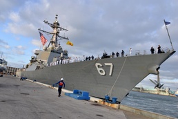 USS Cole arrives at Fleet Week Fort Lauderdale 2025