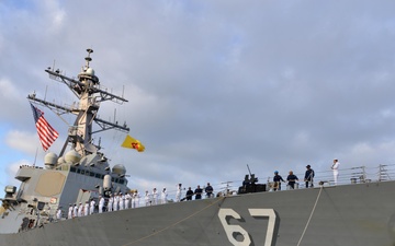 USS Cole Relieves USS Gravely, Assumes Southern Border Mission