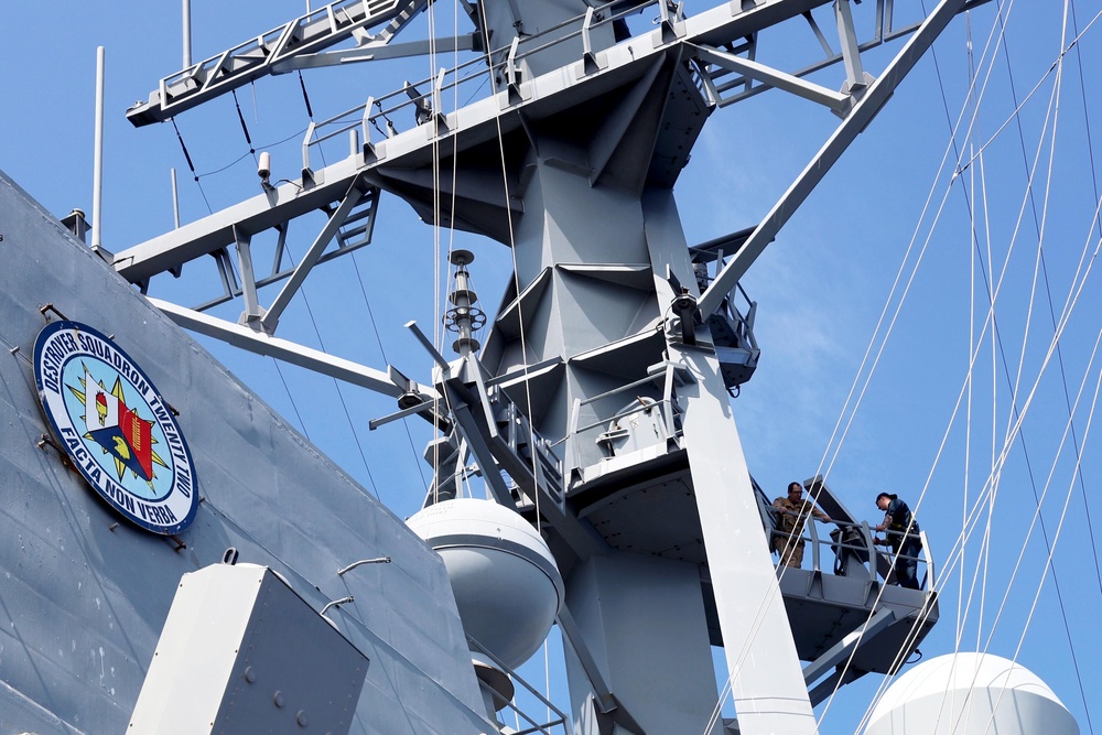 USS Gravely Sailors Conduct Routine Maintenance