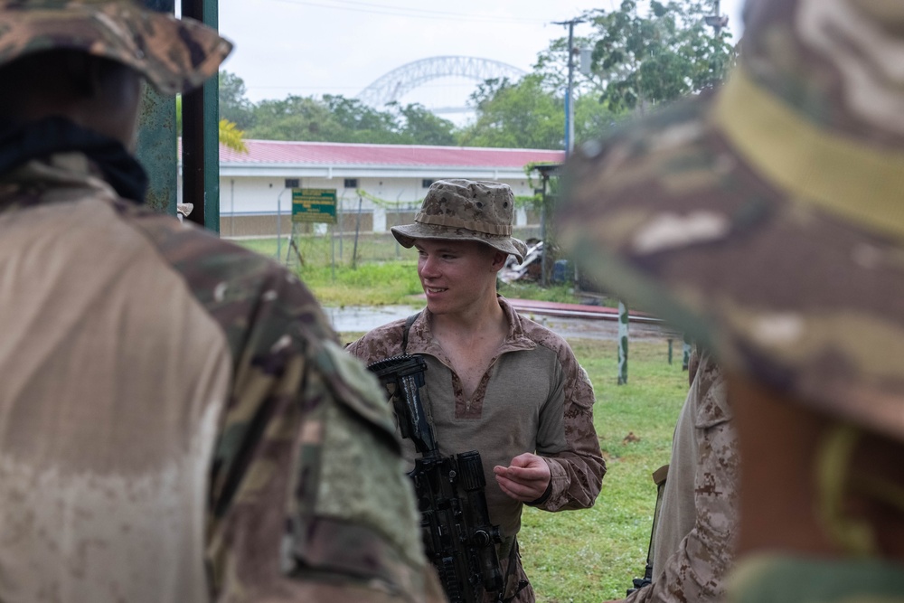 Panamanian security forces practice squad movements