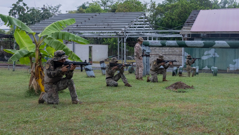 Panamanian security forces practice squad movements